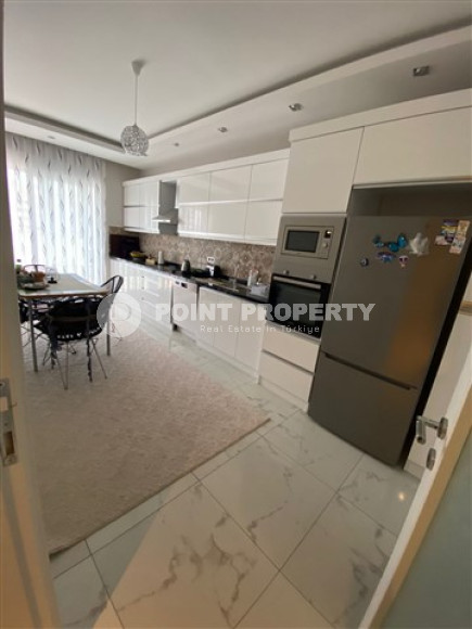 Просторная оборудованная мебелью квартира 168 м2 с остеклёнными балконами, район Махмутлар-id-3891-фото-2