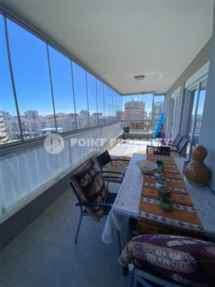 Просторная оборудованная мебелью квартира 168 м2 с остеклёнными балконами, район Махмутлар-id-3891-фото-6