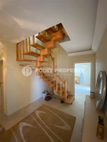 Просторный дуплекс 4+1 на 7-м этаже с мансардой с панорамным видом на море.-id-3898-фото-3