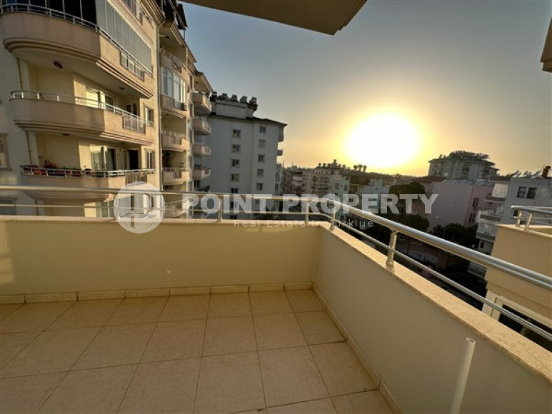 Nice modern apartment with good repair, furniture and household appliances, 500 meters from Cleopatra Beach.-id-3900-photo-9