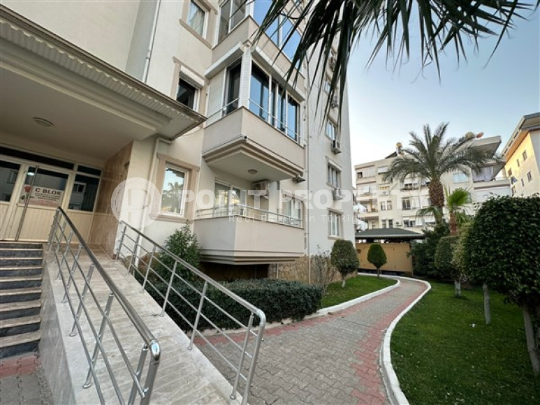 Nice modern apartment with good repair, furniture and household appliances, 500 meters from Cleopatra Beach.-id-3900-photo-10