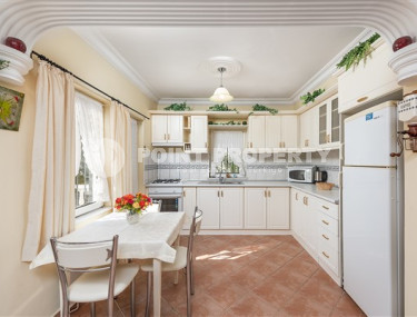 Сказочная уютная вилла с ухоженным зеленым садом и аккуратным двориком в районе Авсаллар.-id-3901-фото-4