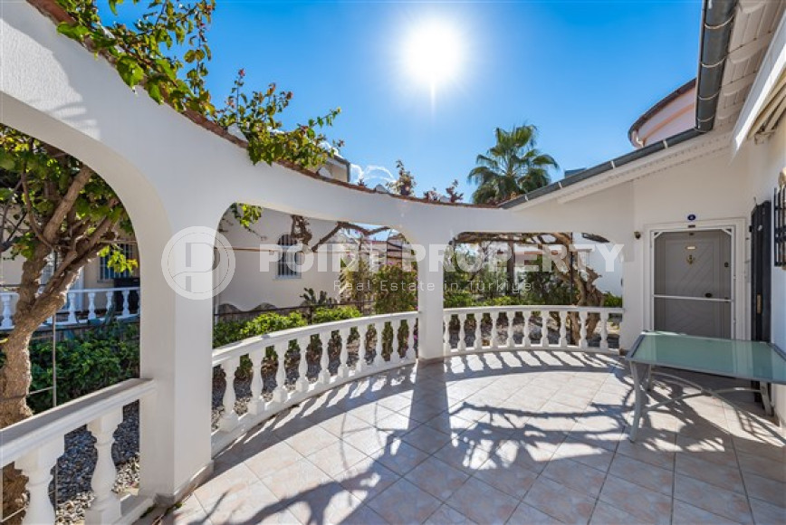 Сказочная уютная вилла с ухоженным зеленым садом и аккуратным двориком в районе Авсаллар.-id-3901-фото-12