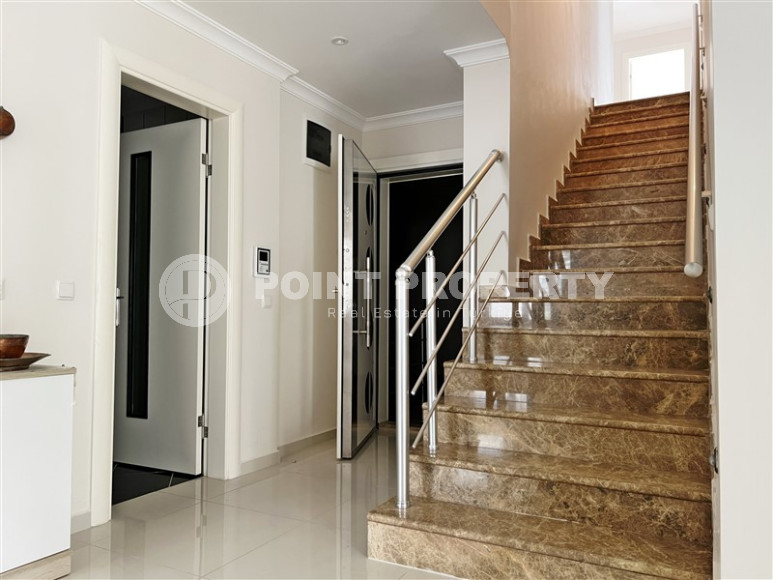 Luxurious five-room penthouse with a 4+1 layout and an area of 240 m2-id-1330-photo-16