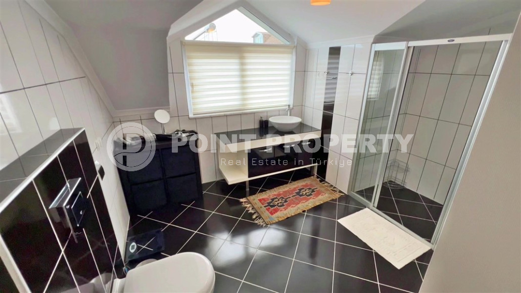 Luxurious five-room penthouse with a 4+1 layout and an area of 240 m2-id-1330-photo-23