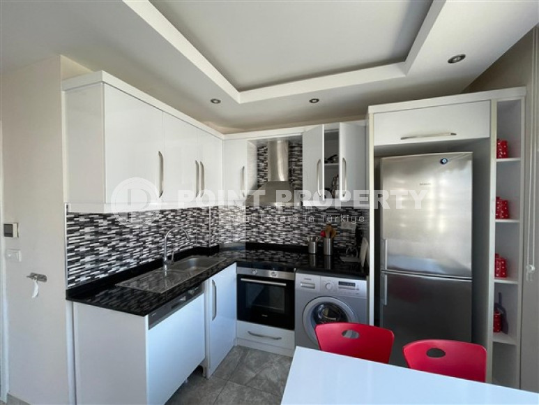 Небольшая квартира с хорошим ремонтом и светлым классическим интерьером в центре района Оба.-id-3947-фото-3