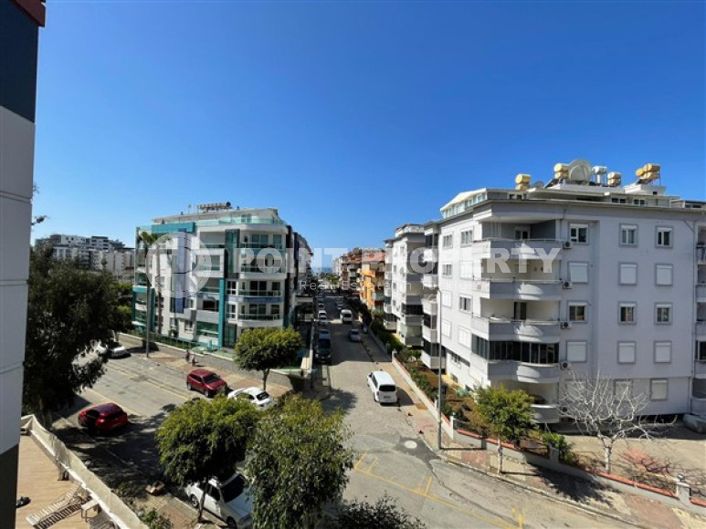 Небольшая квартира с хорошим ремонтом и светлым классическим интерьером в центре района Оба.-id-3947-фото-8