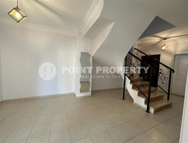 Просторный дуплекс 4+1 в центре благоустроенного района Оба.-id-3960-фото-3