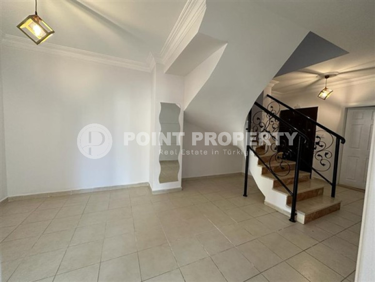 Просторный дуплекс 4+1 в центре благоустроенного района Оба.-id-3960-фото-3