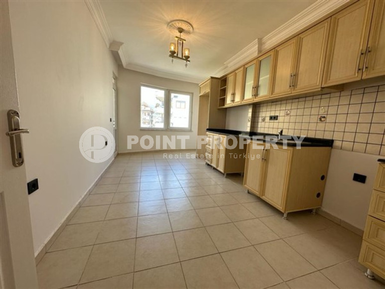 Просторный дуплекс 4+1 в центре благоустроенного района Оба.-id-3960-фото-4