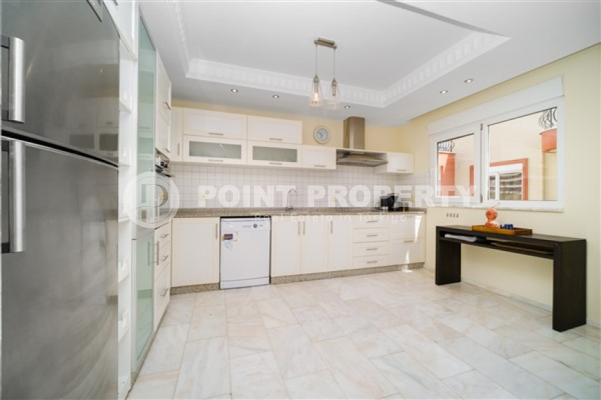 Комфортабельная пятикомнатная меблированная вилла с площадью 200 м2 в районе Кестель-id-3965-фото-7