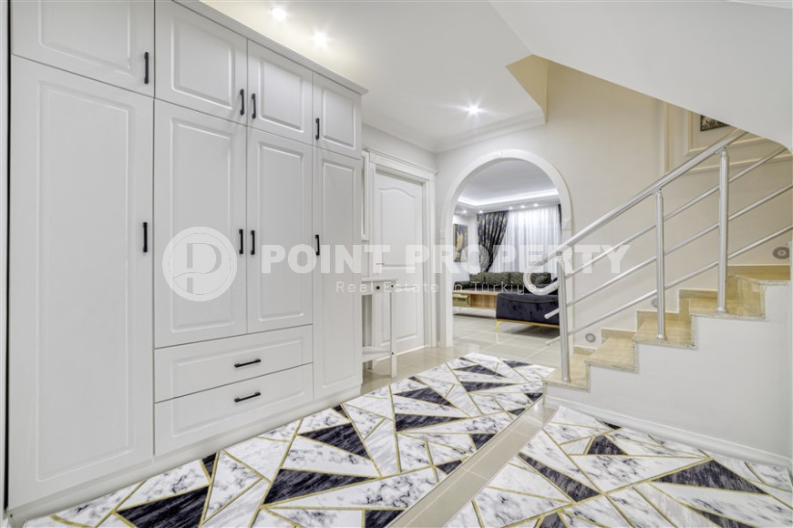 Spacious penthouse with 4+1 layout, 280 m2, from the owner in Mahmutlar, 150 m from the sea-id-1332-photo-8