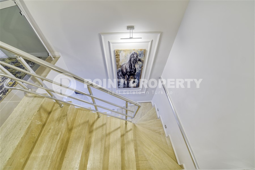 Spacious penthouse with 4+1 layout, 280 m2, from the owner in Mahmutlar, 150 m from the sea-id-1332-photo-9