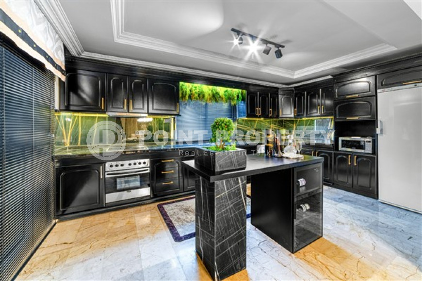 Charming five-room villa 280 m2 with furniture and designer interior, Kargicak district-id-3975-photo-3