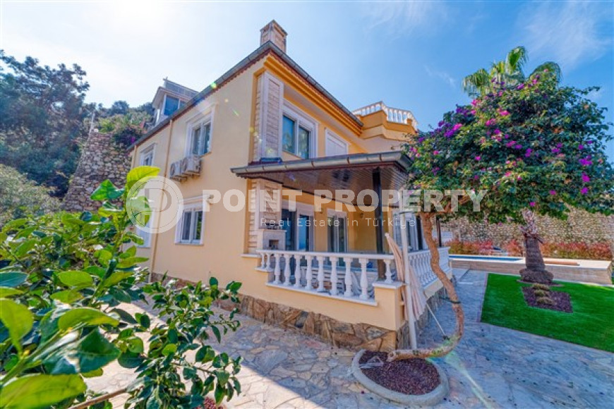 Charming five-room villa 280 m2 with furniture and designer interior, Kargicak district-id-3975-photo-10