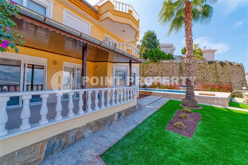 Charming five-room villa 280 m2 with furniture and designer interior, Kargicak district-id-3975-photo-15