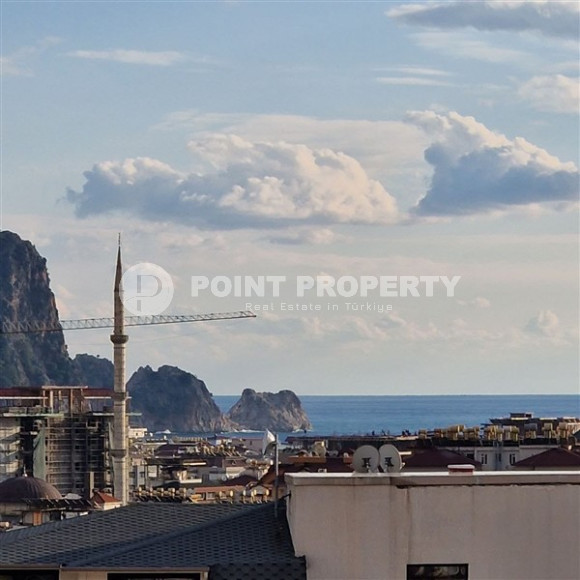 Well-maintained three-room apartment 110 m2, Alanya center. 700 meters from the Mediterranean coast.-id-3979-photo-2