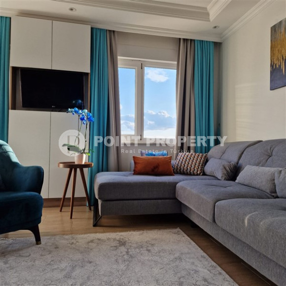 Well-maintained three-room apartment 110 m2, Alanya center. 700 meters from the Mediterranean coast.-id-3979-photo-3