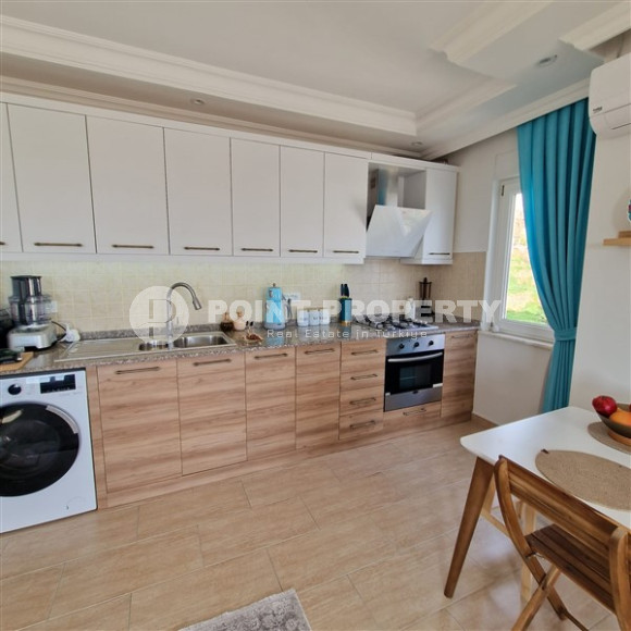 Well-maintained three-room apartment 110 m2, Alanya center. 700 meters from the Mediterranean coast.-id-3979-photo-4