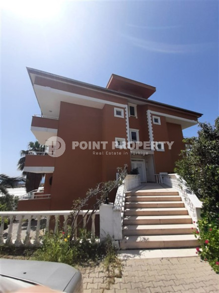 Двухуровневые апартаменты 180 м2 на третьем этаже и крыше малоэтажного комплекса, район Демирташ-id-3981-фото-2