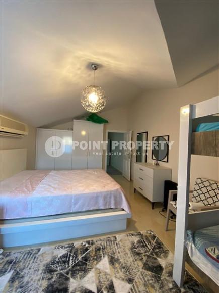 Современный просторный дуплекс 4+1 на 4-м этаже с мансардой с панорамным видом на город и Торосские горы.-id-3983-фото-8