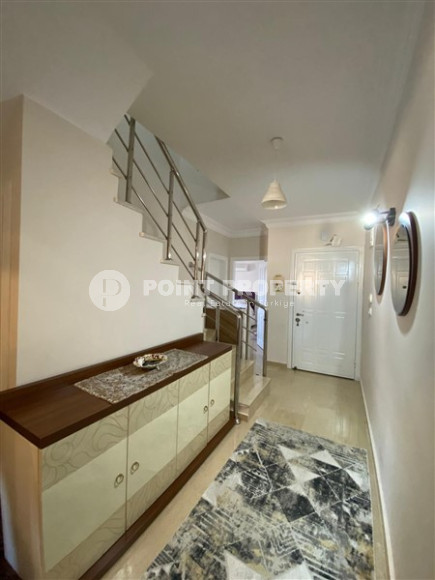 Современный просторный дуплекс 4+1 на 4-м этаже с мансардой с панорамным видом на город и Торосские горы.-id-3983-фото-9