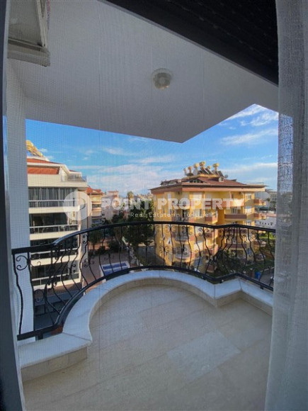 Современный просторный дуплекс 4+1 на 4-м этаже с мансардой с панорамным видом на город и Торосские горы.-id-3983-фото-13