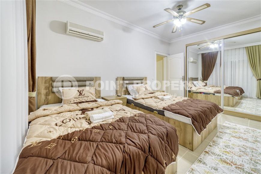 Spacious penthouse with 4+1 layout, 280 m2, from the owner in Mahmutlar, 150 m from the sea-id-1332-photo-28