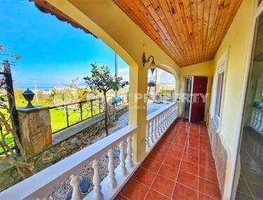 Готовая к проживанию четырёхкомнатная вилла 200 м2 на удалении от моря, Каргыджак-id-4000-фото-2