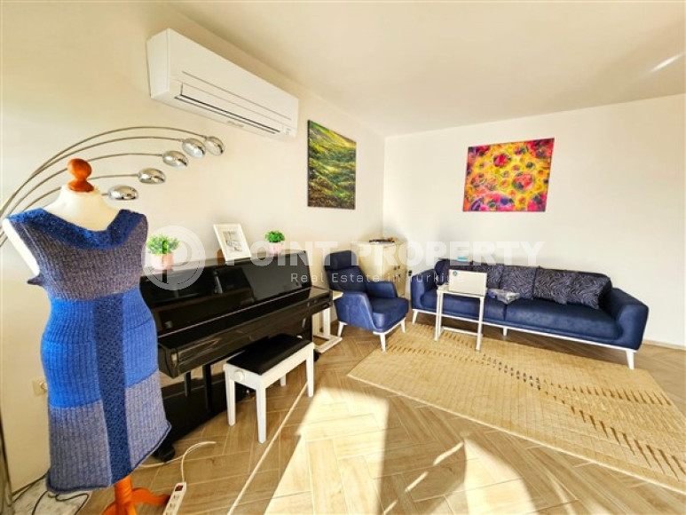 Ready-to-move four-room villa 200 m2 away from the sea, Kargicak-id-4000-photo-14