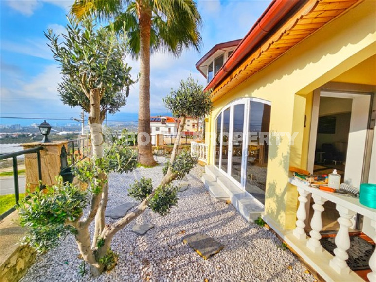 Ready-to-move four-room villa 200 m2 away from the sea, Kargicak-id-4000-photo-16