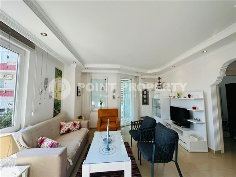 Светлая меблированная квартира 2+1 в 150 метрах от пляжа в центре популярного района Аланьи Оба.-id-4001-фото-3