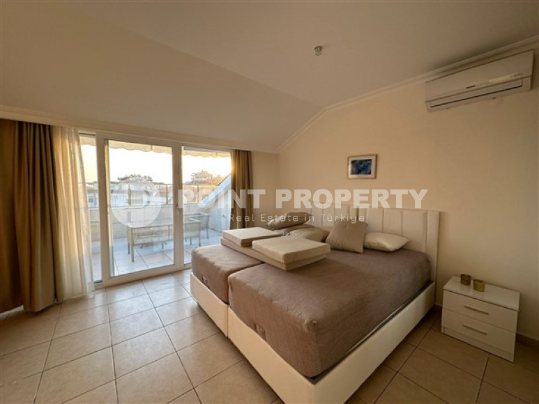 Современная двухуровневая квартира 3+1 на 4-м этаже с мансардой с панорамным видом на город.-id-4003-фото-4