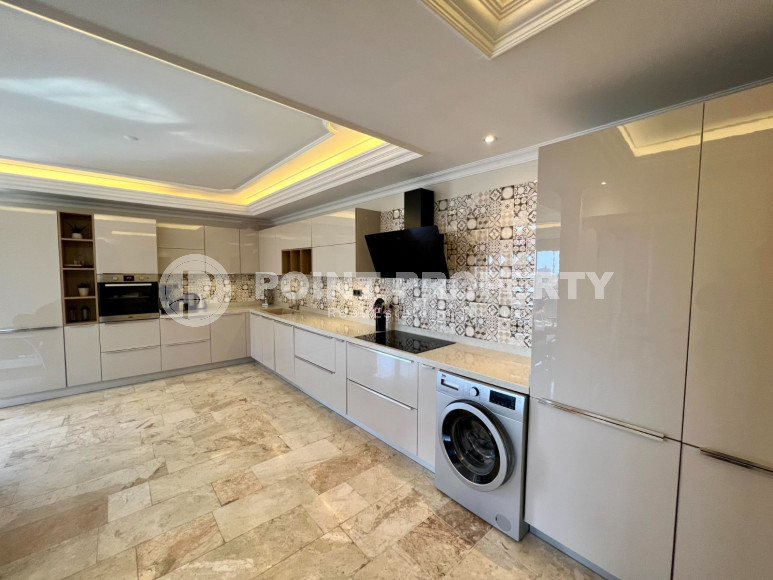 Большая двухкомнатная квартира, общей площадью 125 м2, на 8-м этаже с панорамным видом на город и море.-id-4005-фото-11