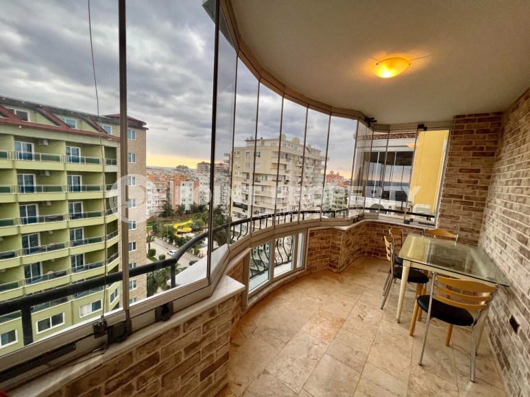 Большая двухкомнатная квартира, общей площадью 125 м2, на 8-м этаже с панорамным видом на город и море.-id-4005-фото-12