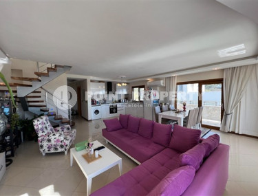 An advantageous offer - a spacious 3+1 duplex on the 5th floor with an attic in the Mahmutlar area at a very attractive price.-id-4006-photo-1