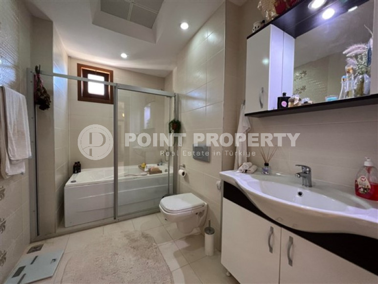 An advantageous offer - a spacious 3+1 duplex on the 5th floor with an attic in the Mahmutlar area at a very attractive price.-id-4006-photo-9