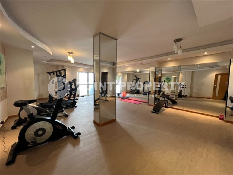 An advantageous offer - a spacious 3+1 duplex on the 5th floor with an attic in the Mahmutlar area at a very attractive price.-id-4006-photo-17