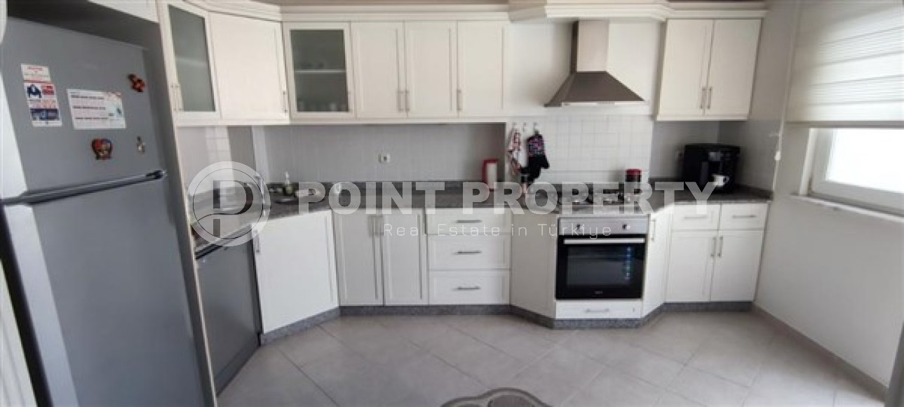 Bright modern duplex 3+1 on the 10th floor with an attic with a gorgeous panoramic view of the mountains.-id-4009-photo-3