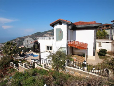 Роскошная вилла общей площадью 369 м2, с бассейном и садом в центральном районе Аланьи - Бекташ.-id-4019-фото-2