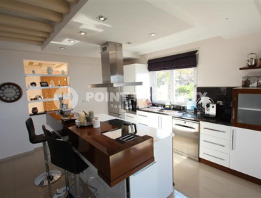 Роскошная вилла общей площадью 369 м2, с бассейном и садом в центральном районе Аланьи - Бекташ.-id-4019-фото-4