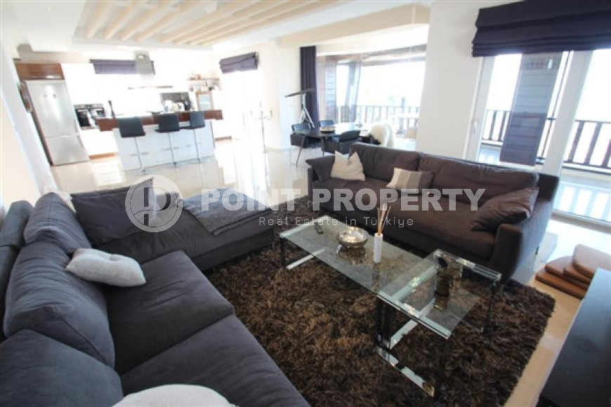 Роскошная вилла общей площадью 369 м2, с бассейном и садом в центральном районе Аланьи - Бекташ.-id-4019-фото-5