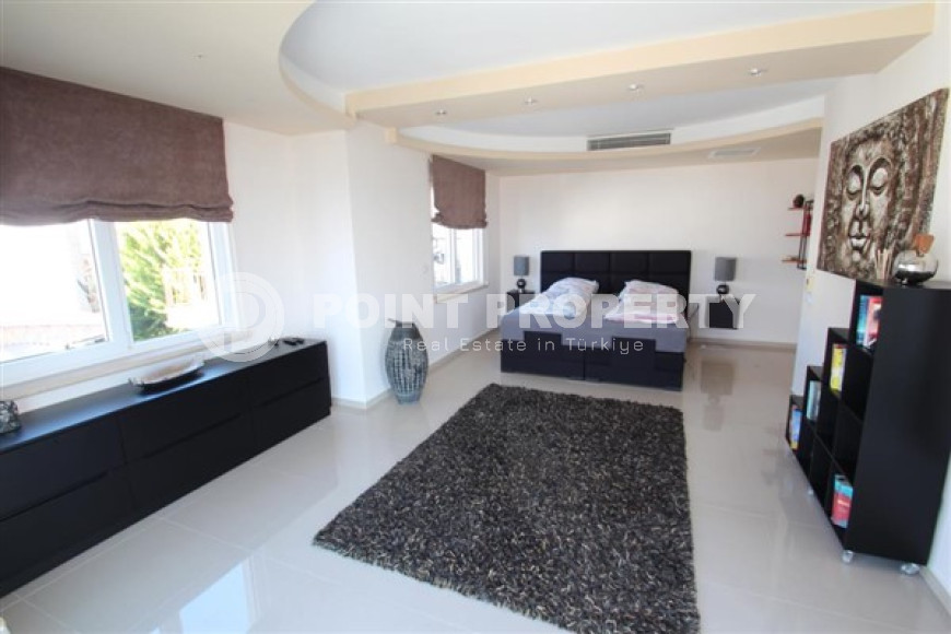 Роскошная вилла общей площадью 369 м2, с бассейном и садом в центральном районе Аланьи - Бекташ.-id-4019-фото-10