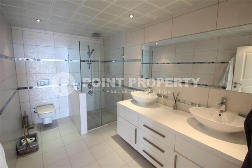 Роскошная вилла общей площадью 369 м2, с бассейном и садом в центральном районе Аланьи - Бекташ.-id-4019-фото-16