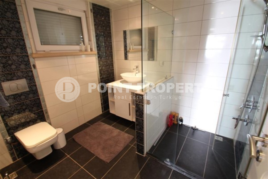 Роскошная вилла общей площадью 369 м2, с бассейном и садом в центральном районе Аланьи - Бекташ.-id-4019-фото-17