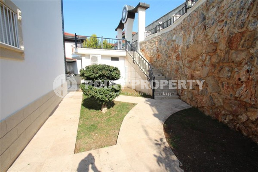 Роскошная вилла общей площадью 369 м2, с бассейном и садом в центральном районе Аланьи - Бекташ.-id-4019-фото-25