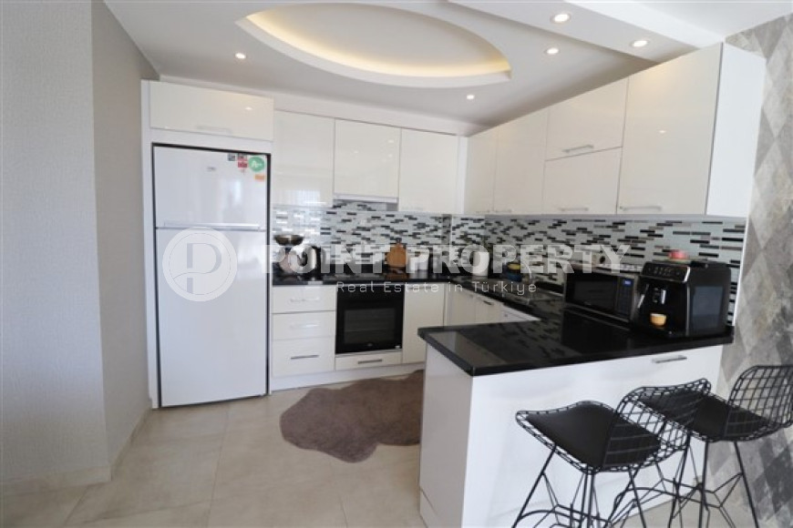 Small modern apartment on the 8th floor with panoramic views of the city and sea.-id-4021-photo-3