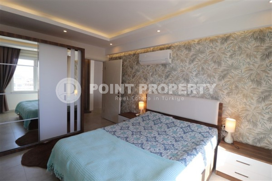 Small modern apartment on the 8th floor with panoramic views of the city and sea.-id-4021-photo-5