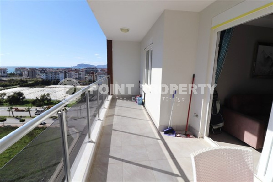 Small modern apartment on the 8th floor with panoramic views of the city and sea.-id-4021-photo-7