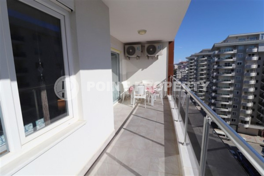 Small modern apartment on the 8th floor with panoramic views of the city and sea.-id-4021-photo-8